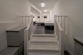 OYO The Red Lion Hotel