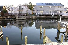 Harbour Club B16 2 Bedroom Condo by RedAwning