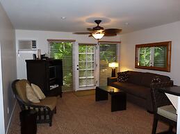 Aina Nalu #a109 2 Bedroom Condo by RedAwning