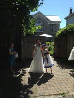 Church Des Artistes Guest House