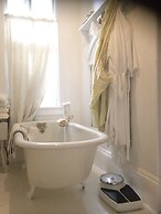 Church Des Artistes Guest House