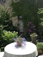 Church Des Artistes Guest House