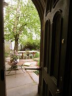 Church Des Artistes Guest House