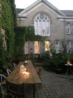 Church Des Artistes Guest House