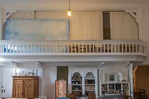 Church Des Artistes Guest House