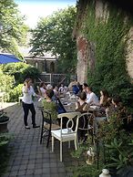 Church Des Artistes Guest House