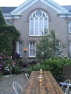 Church Des Artistes Guest House