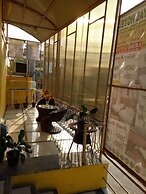 Meaco Royal Hotel - Taytay