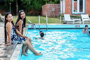 Dreamland Gold Resort