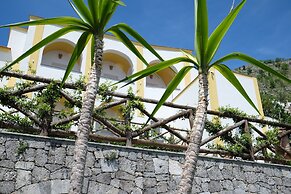 Albadamare Boutique Hotel