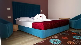 Sangria Luxury Family