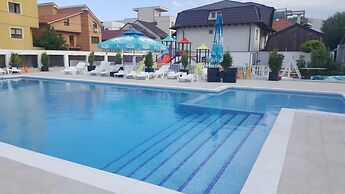 Sangria Luxury Family