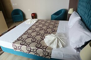 Sangria Luxury Family