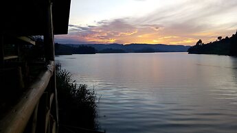 Lake Bunyonyi Rock Resort