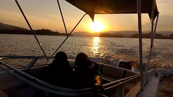Lake Bunyonyi Rock Resort
