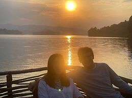 Lake Bunyonyi Rock Resort