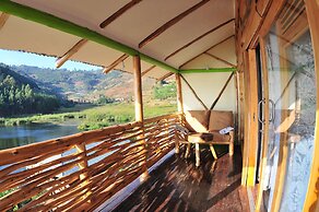 Lake Bunyonyi Rock Resort