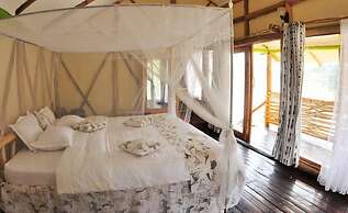 Lake Bunyonyi Rock Resort