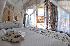 Lake Bunyonyi Rock Resort