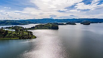 Lake Bunyonyi Rock Resort