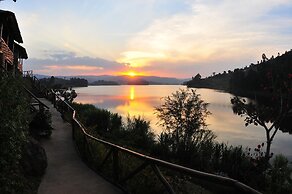 Lake Bunyonyi Rock Resort