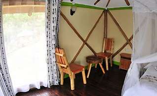 Lake Bunyonyi Rock Resort
