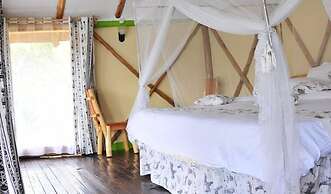 Lake Bunyonyi Rock Resort