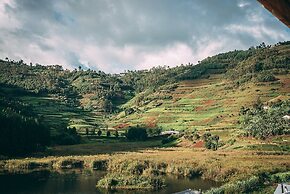 Lake Bunyonyi Rock Resort