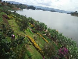 Lake Bunyonyi Rock Resort