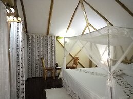 Lake Bunyonyi Rock Resort