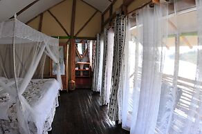 Lake Bunyonyi Rock Resort