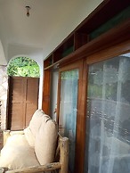 Lake Bunyonyi Rock Resort