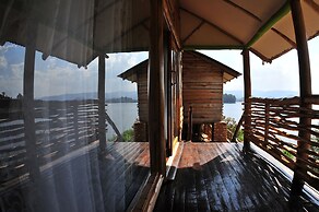 Lake Bunyonyi Rock Resort