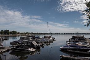 Hotel du Lac Champlain, an Ascend Collection Hotel