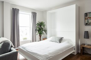 MTLVacationRentals - Suite Mont-Royal - 3 queen beds, 1,5 Ba