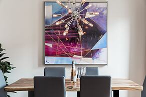 MTLVacationRentals - Suite Mont-Royal - 3 queen beds, 1,5 Ba