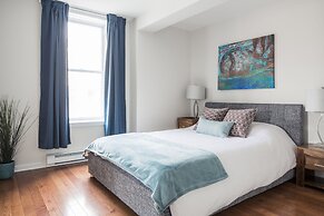 MTLVacationRentals - Suite Mont-Royal - 3 queen beds, 1,5 Ba