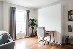 MTLVacationRentals - Suite Mont-Royal - 3 queen beds, 1,5 Ba