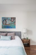 MTLVacationRentals - Suite Mont-Royal - 3 queen beds, 1,5 Ba