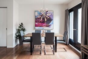 MTLVacationRentals - Suite Mont-Royal - 3 queen beds, 1,5 Ba