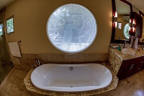 Alii Point #15 - Almost Oceanfront 3 Bedroom Home by RedAwning