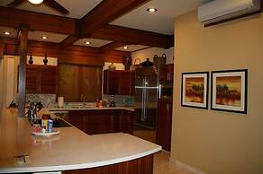 Alii Point #15 - Almost Oceanfront 3 Bedroom Home by RedAwning