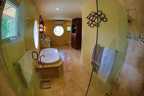 Alii Point #15 - Almost Oceanfront 3 Bedroom Home by RedAwning