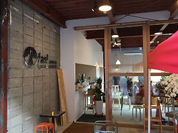 fan ABURATSU Sports Bar & Hostel