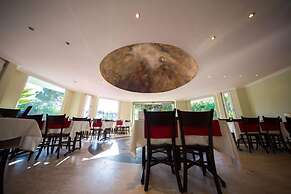 Royal Palm Beach Hotel