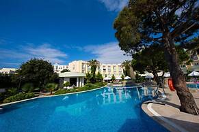 Royal Palm Beach Hotel