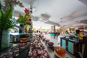 Royal Palm Beach Hotel