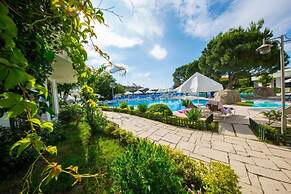 Royal Palm Beach Hotel