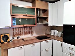 Baratero City Corner II Apartment