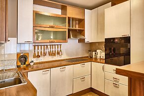 Baratero City Corner II Apartment